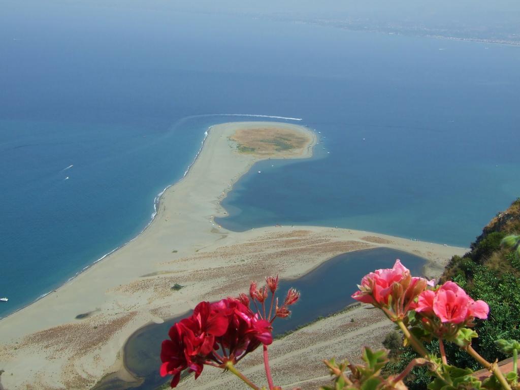 B&B Il Giardino Di Zefiro Gioiosa Marea Dış mekan fotoğraf